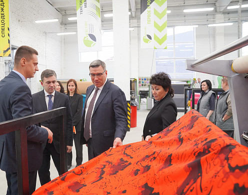 Замминистра промышленности Олег Бочаров посетил ивановское предприятие «Фотопринт-Иваново»